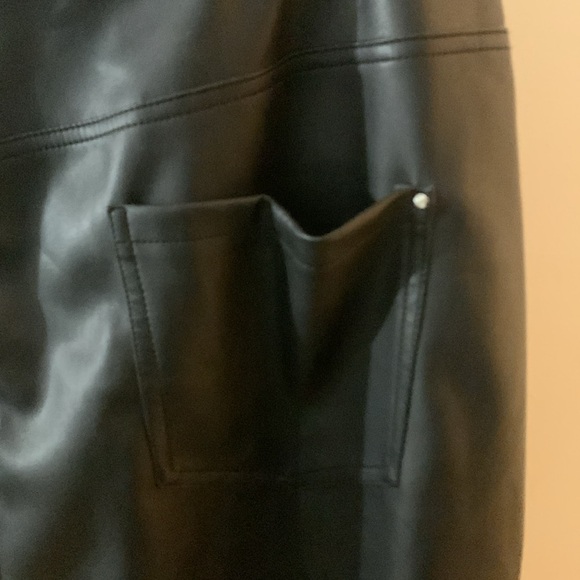 Black Faux Leather Skirt - made by Mango sz XL - Picture 6 of 9